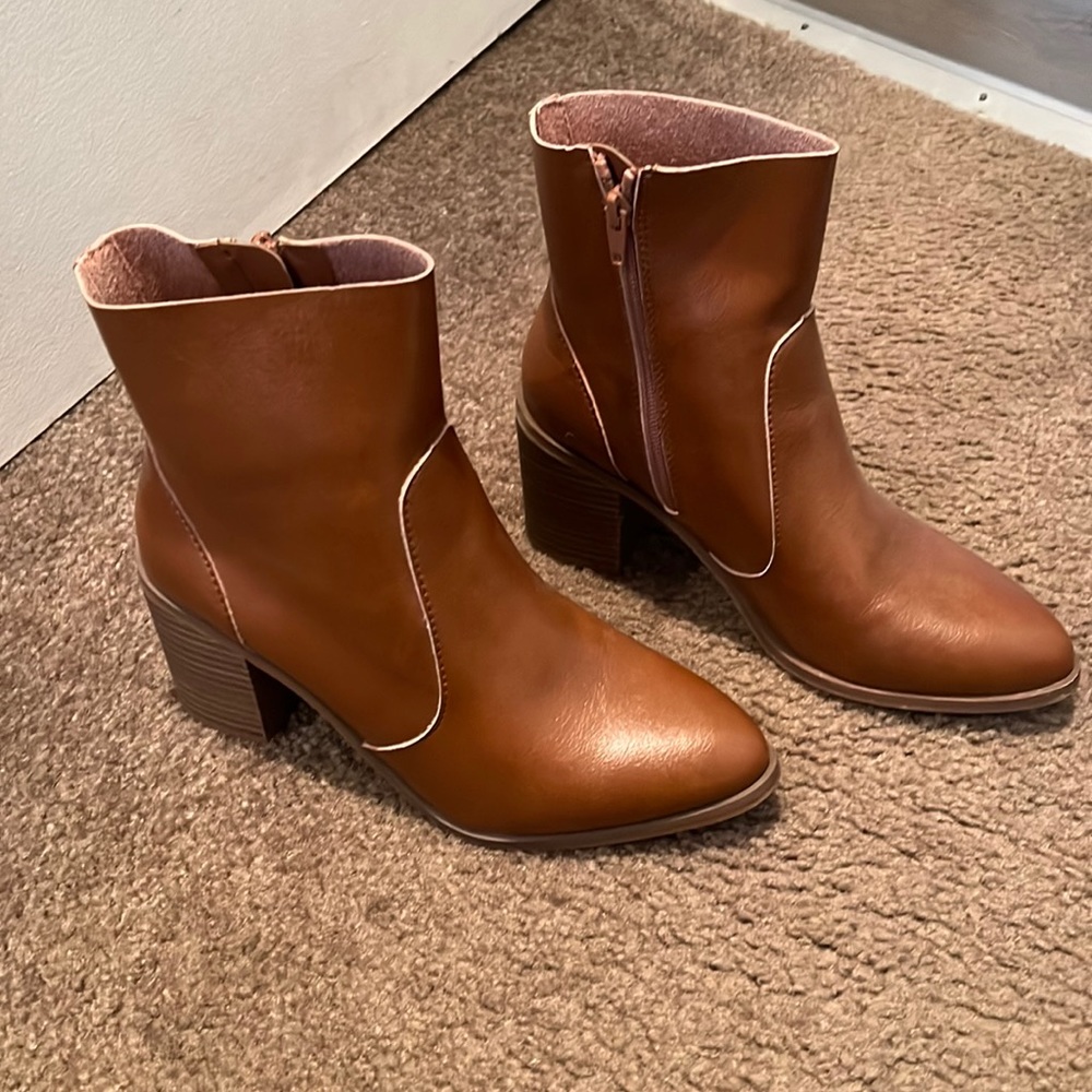 Women’s Brown booties